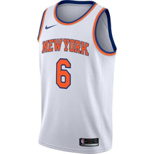 Load image into Gallery viewer, 6-Kristaps Porzingis New York Knicks Swingman Jersey White - Association Edition